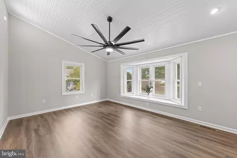 Living - 30827 Ward Rd, Salisbury, MD 21804 photo 3 of 5