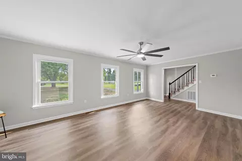 Living - 30827 Ward Rd, Salisbury, MD 21804 photo 4 of 5