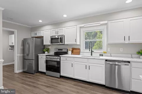 Kitchen - 30827 Ward Rd, Salisbury, MD 21804 photo 2 of 4