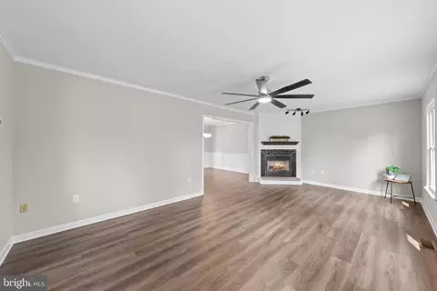 Living - 30827 Ward Rd, Salisbury, MD 21804 photo 2 of 5