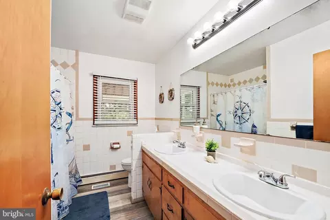 Bath - 6986 Bent Pine Rd, Willards, MD 21874 photo 1 of 2