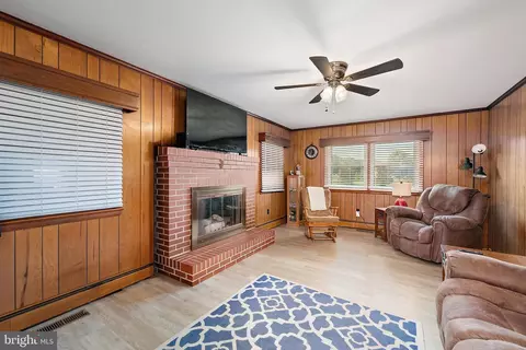 Living - 6986 Bent Pine Rd, Willards, MD 21874 photo 3 of 3