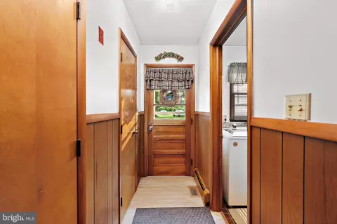 Entry Way - 6986 Bent Pine Rd, Willards, MD 21874 photo 2 of 2