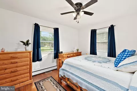 Bedroom - 6986 Bent Pine Rd, Willards, MD 21874 photo 4 of 9