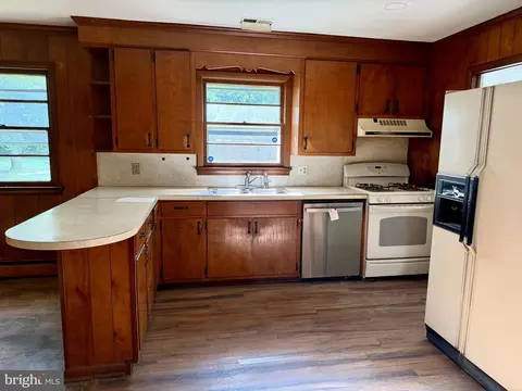 Kitchen - 6682 Quercus Dr, Hebron, MD 21830 photo 2 of 2
