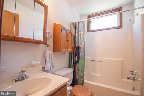 Bath - 929 Green Mor Ave, Salisbury, MD 21804 photo 1 of 1