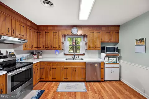 Kitchen - 100 Barbara Ave, Hebron, MD 21830 photo 4 of 6