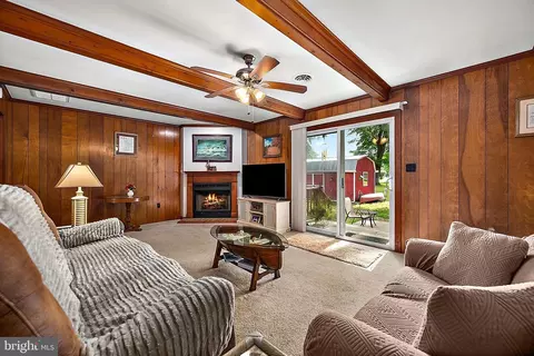 Living - 100 Barbara Ave, Hebron, MD 21830 photo 2 of 4