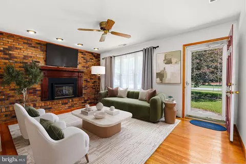 Living - 7010 Brantley Dr, Salisbury, MD 21804 photo 2 of 3
