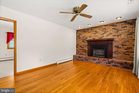 Living - 7010 Brantley Dr, Salisbury, MD 21804 photo 3 of 3