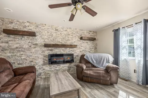 Living - 806 Brookmeade Ct, Salisbury, MD 21804 photo 2 of 2