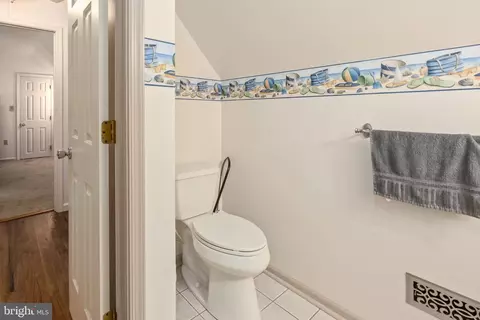 Entry Way - 806 Brookmeade Ct, Salisbury, MD 21804 photo 4 of 4