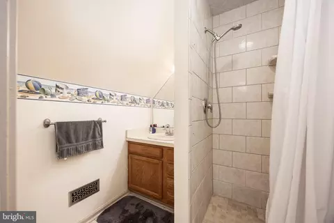 Bath - 806 Brookmeade Ct, Salisbury, MD 21804 photo 2 of 2