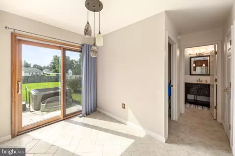 Entry Way - 806 Brookmeade Ct, Salisbury, MD 21804 photo 3 of 4