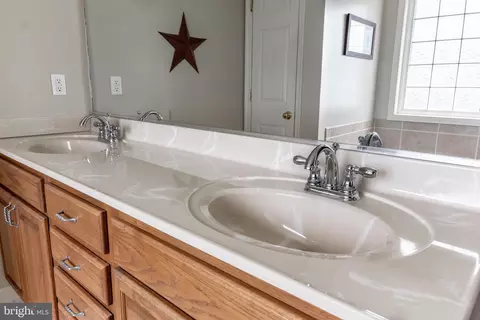 Bath - 26063 Chedrick Ct, Delmar, MD 21875 photo 2 of 2
