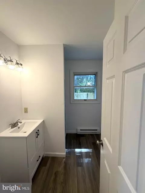 Bath - 822 Springfield Cir, Salisbury, MD 21804 photo 1 of 2
