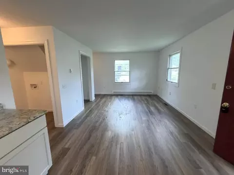 Living - 822 Springfield Cir, Salisbury, MD 21804 photo 1 of 4