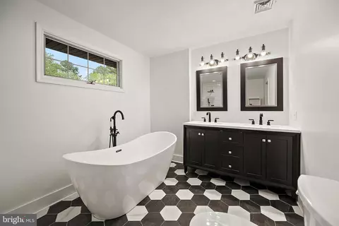 Bath - 5302 Chinaberry Dr, Salisbury, MD 21801 photo 1 of 5