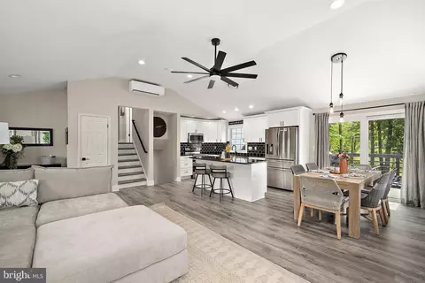 Entry Way - 5302 Chinaberry Dr, Salisbury, MD 21801 photo 5 of 11