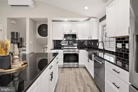 Kitchen - 5302 Chinaberry Dr, Salisbury, MD 21801 photo 4 of 6