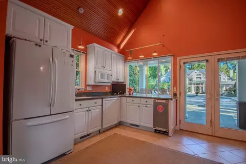 Kitchen - 1031 Riverside Dr, Salisbury, MD 21801 photo 5 of 5