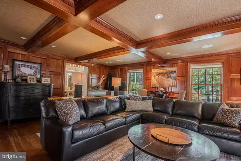 Living - 1031 Riverside Dr, Salisbury, MD 21801 photo 4 of 4