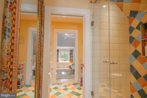 Bath - 1031 Riverside Dr, Salisbury, MD 21801 photo 6 of 10