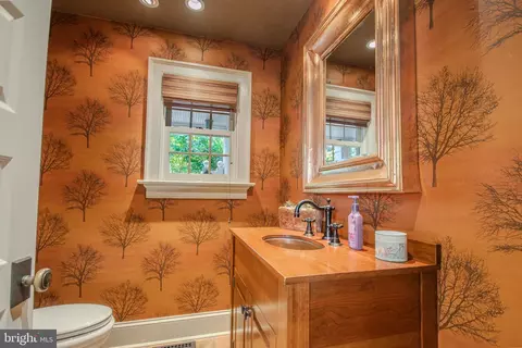 Bath - 1031 Riverside Dr, Salisbury, MD 21801 photo 1 of 10