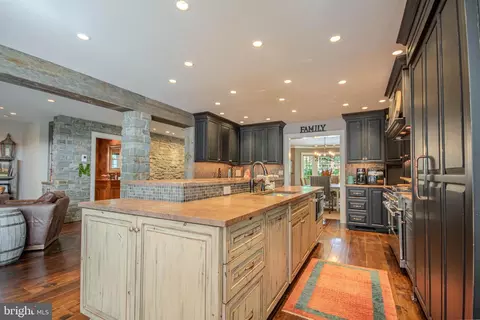 Kitchen - 1031 Riverside Dr, Salisbury, MD 21801 photo 3 of 5