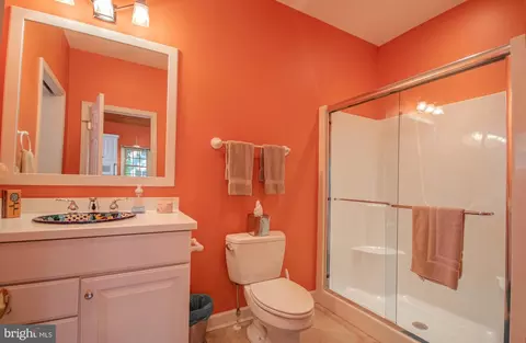 Bath - 1031 Riverside Dr, Salisbury, MD 21801 photo 10 of 10