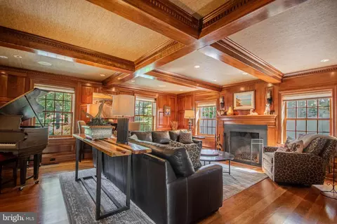 Living - 1031 Riverside Dr, Salisbury, MD 21801 photo 3 of 4