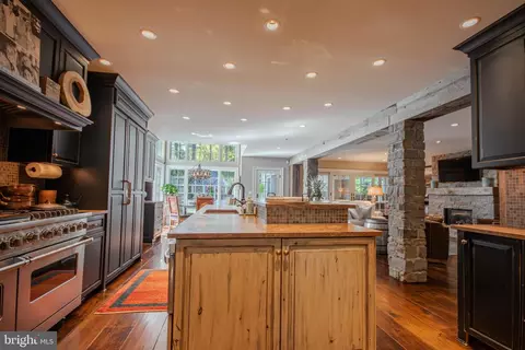 Kitchen - 1031 Riverside Dr, Salisbury, MD 21801 photo 4 of 5