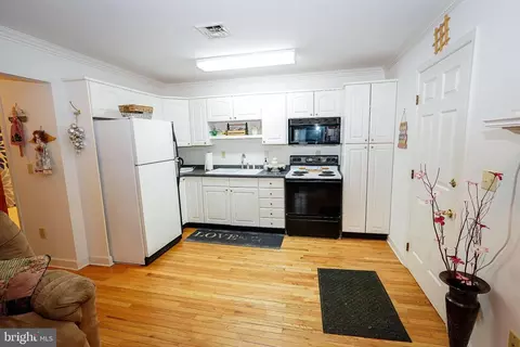 Kitchen - 5239 Silver Run Ln, Salisbury, MD 21801 photo 5 of 5