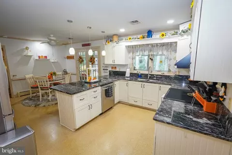 Kitchen - 5239 Silver Run Ln, Salisbury, MD 21801 photo 2 of 5