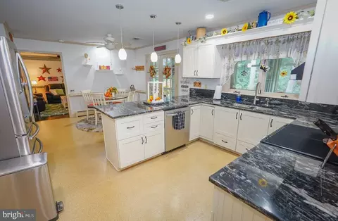 Kitchen - 5239 Silver Run Ln, Salisbury, MD 21801 photo 3 of 5