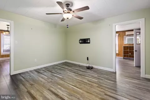 Living - 111 E Lillian St, Hebron, MD 21830 photo 3 of 5