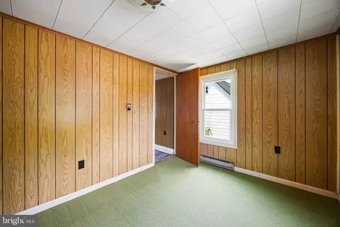 Bedroom - 111 E Lillian St, Hebron, MD 21830 photo 2 of 4