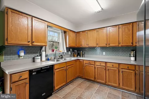 Kitchen - 148 Emily Dr, Salisbury, MD 21804 photo 1 of 5