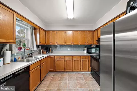 Kitchen - 148 Emily Dr, Salisbury, MD 21804 photo 3 of 5