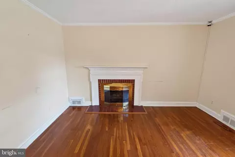 Living - 611 Lakeside Dr, Salisbury, MD 21801 photo 5 of 7
