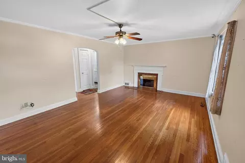 Living - 611 Lakeside Dr, Salisbury, MD 21801 photo 3 of 7