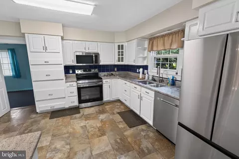 Kitchen - 611 Lakeside Dr, Salisbury, MD 21801 photo 2 of 3