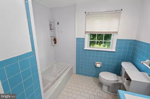 Bath - 611 Lakeside Dr, Salisbury, MD 21801 photo 6 of 6
