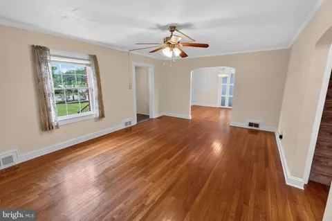 Living - 611 Lakeside Dr, Salisbury, MD 21801 photo 1 of 7