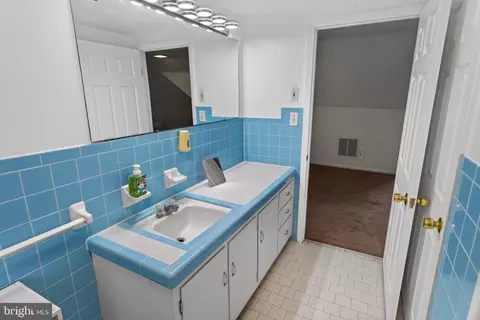 Bath - 611 Lakeside Dr, Salisbury, MD 21801 photo 5 of 6