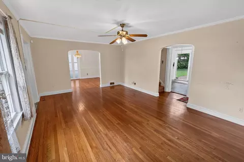 Living - 611 Lakeside Dr, Salisbury, MD 21801 photo 4 of 7