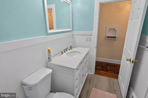 Bath - 611 Lakeside Dr, Salisbury, MD 21801 photo 2 of 6