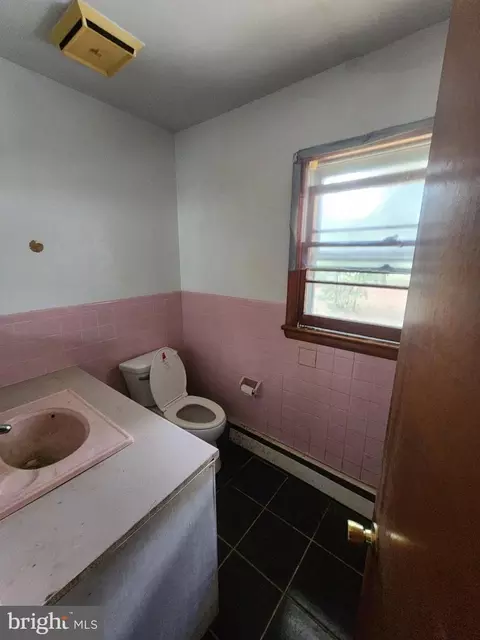 Bath - 1303 West Rd, Salisbury, MD 21801 photo 2 of 2