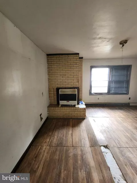 Living - 1303 West Rd, Salisbury, MD 21801 photo 3 of 3
