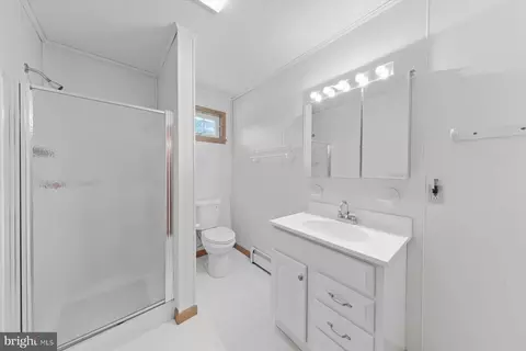 Bath - 504 Swan Rd, Salisbury, MD 21801 photo 2 of 3